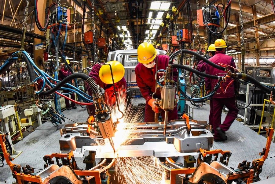 चीन की मैन्युफैक्चरिंग पीएमआई स्लाइड्स अगस्त में ५०.१